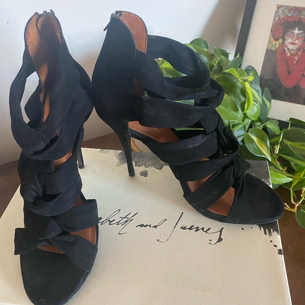 Reduced 👠Elizabeth and James Black Suede Sandals (size 8.5)